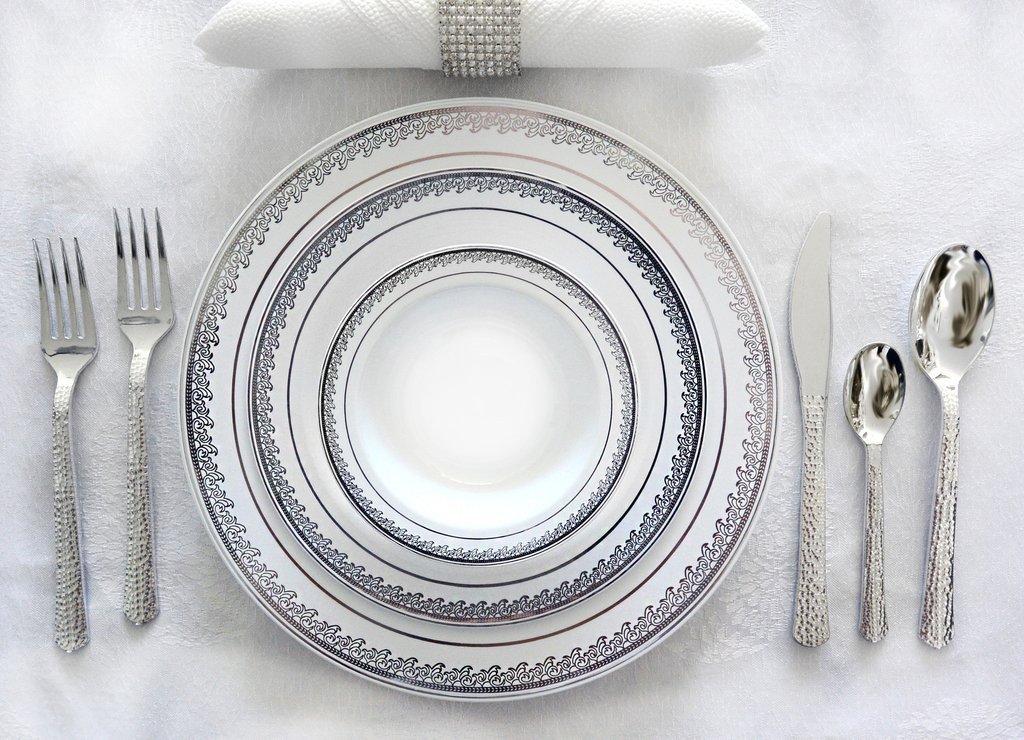 Best Heavy Duty Plastic Plates for a Wedding